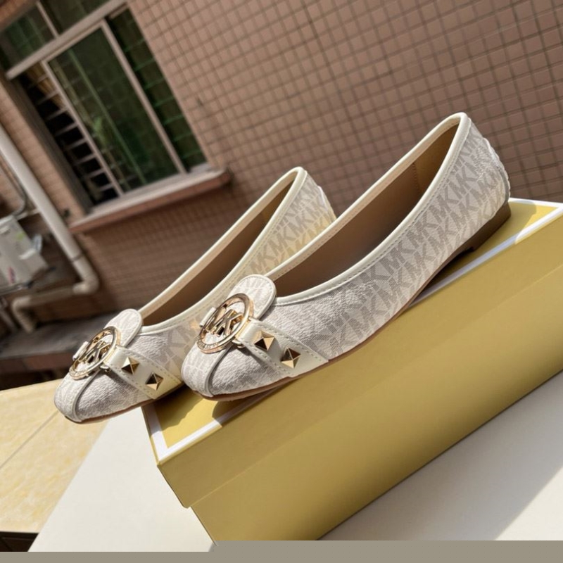 Other flat shoes